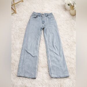 Abercrombie Curve Love 90’s Relaxed Jean High Rise